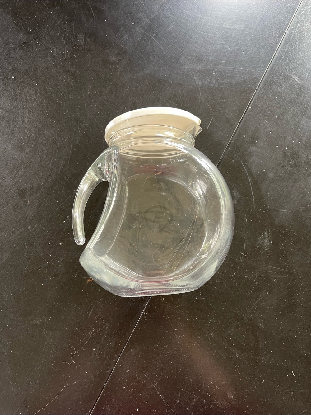 Ball Pitcher With Lid